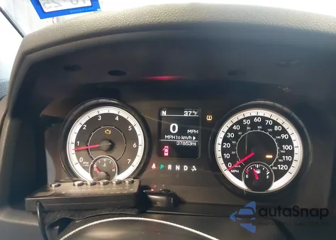 2019 Ram 1500 Classic Express 4X4 6'4 Box z USA, uszkodzony, nr VIN 1C6RR7FT1KS553567